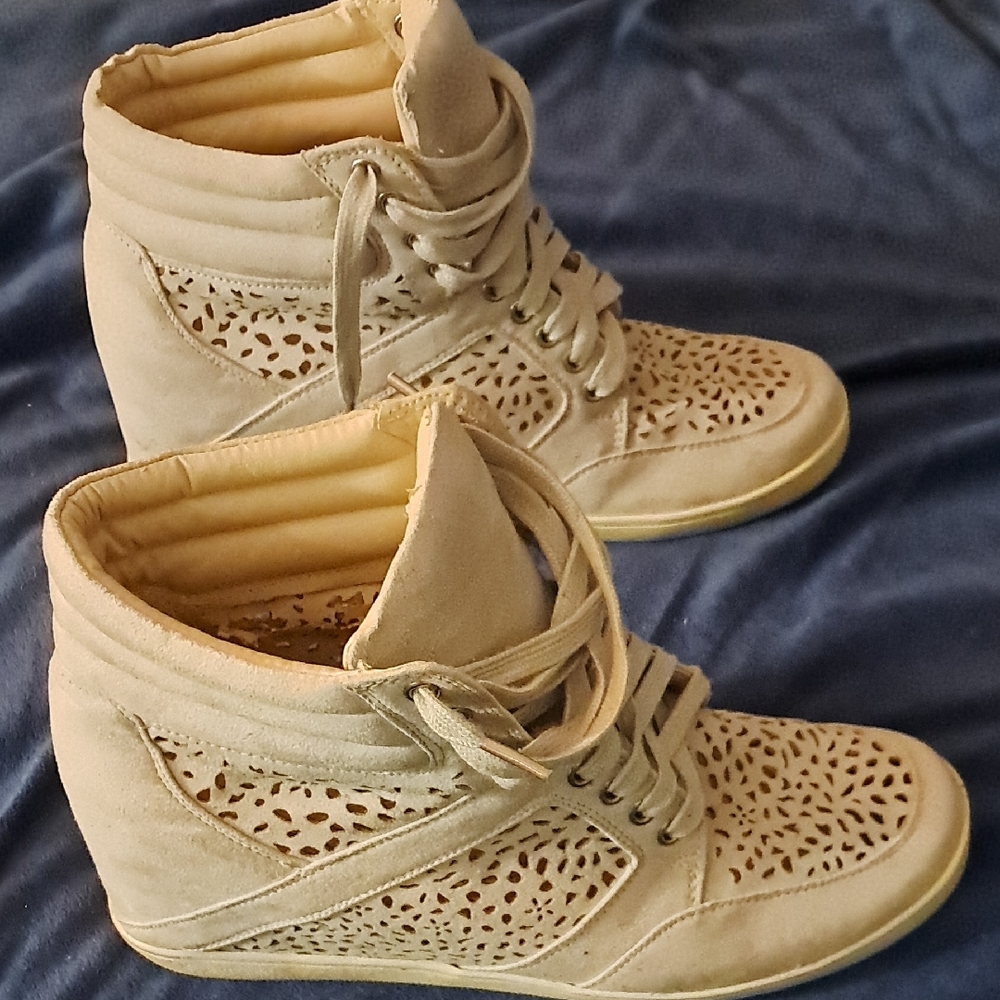 Stylish Cream Women's Wedge Sneakers